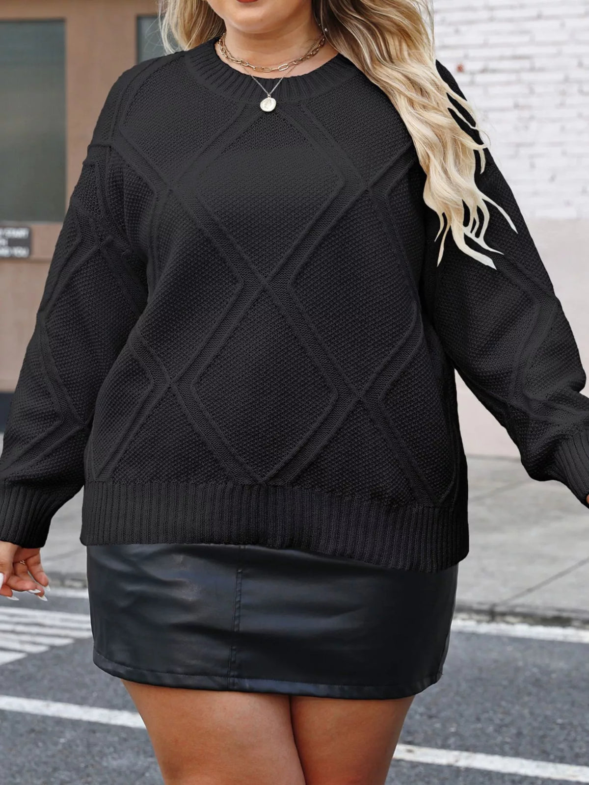 Plus Size Diamond Pattern Round Neck Sweater