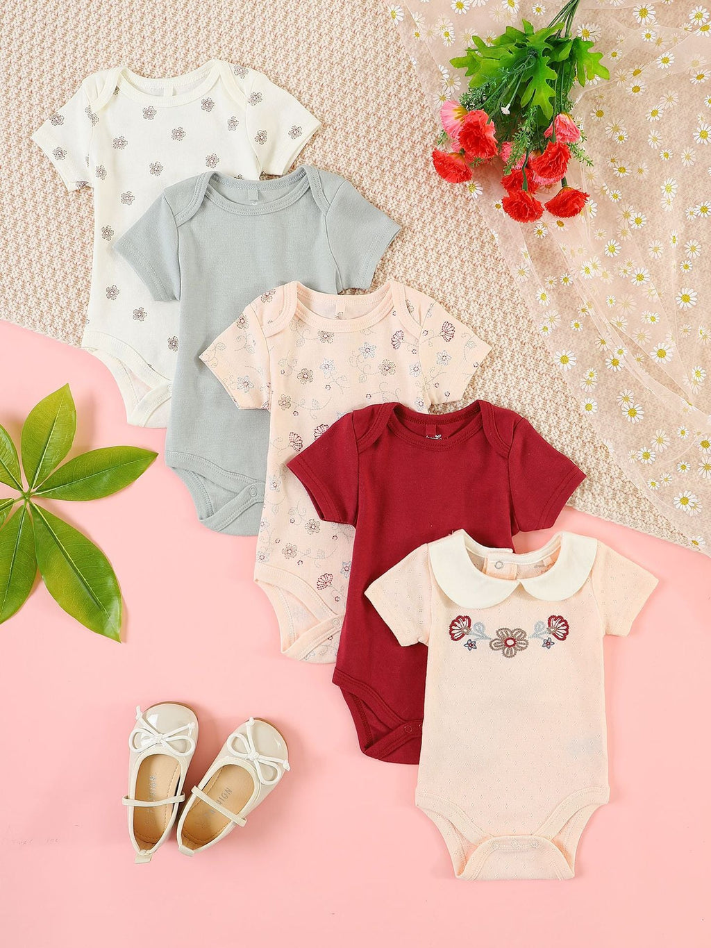 Wholesale Of Super-cute Cartoon Onesies In Sets Of Five