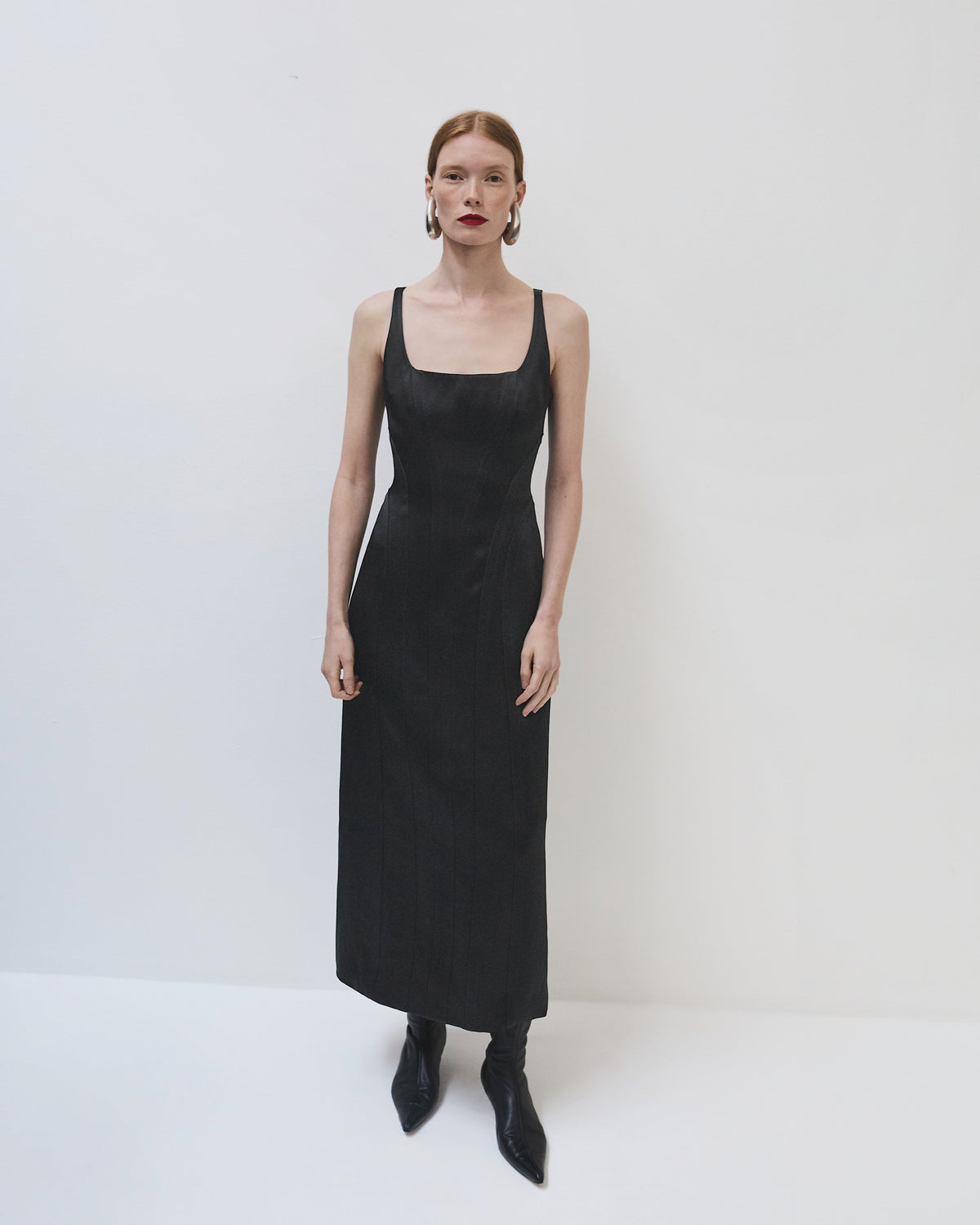 Contour Seamed Dress | Black
