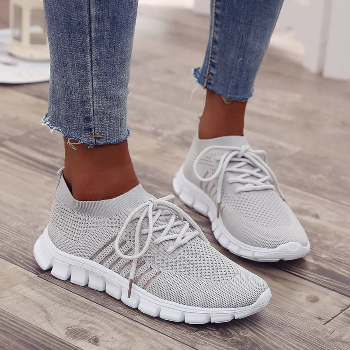 Breathable Mesh Lace-Up Athletic