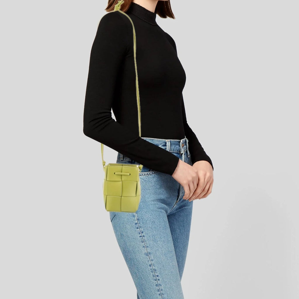 Chic Woven Mini Crossbody Bucket Bag – Lightweight Shoulder Handbag