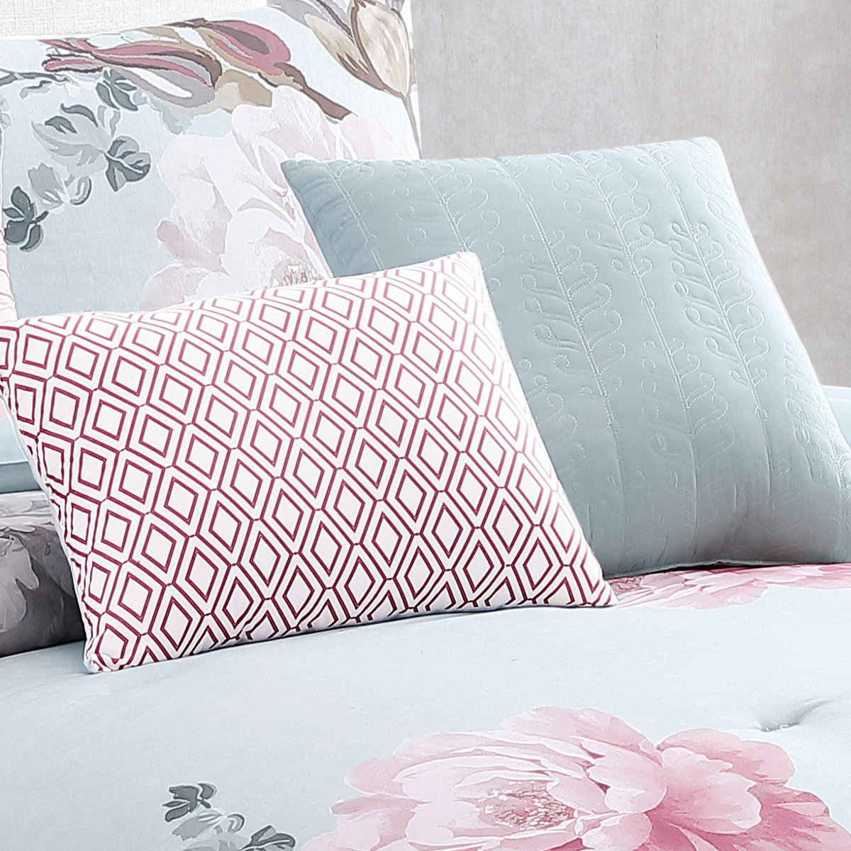 Ridgely Floral Cotton Bedding Set with Decorative Pillows
