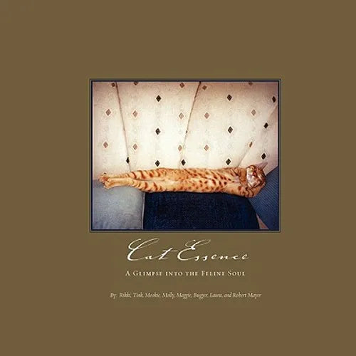 Cat Essence: A Glimpse Into the Feline Soul - Paperback