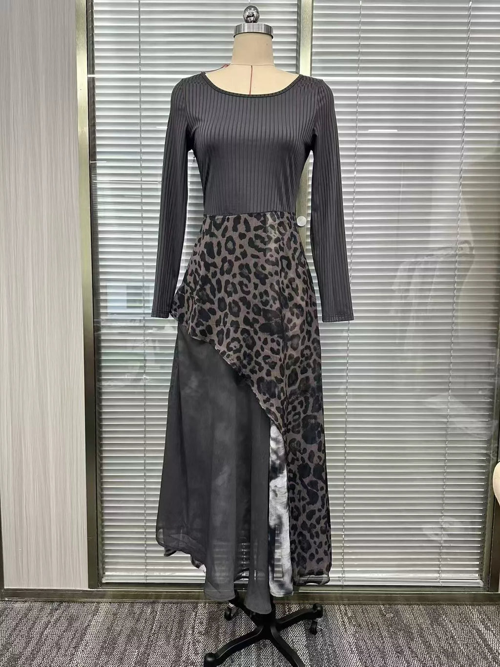 Ribbed Knit Leopard Print Patchwork Maxi Dress