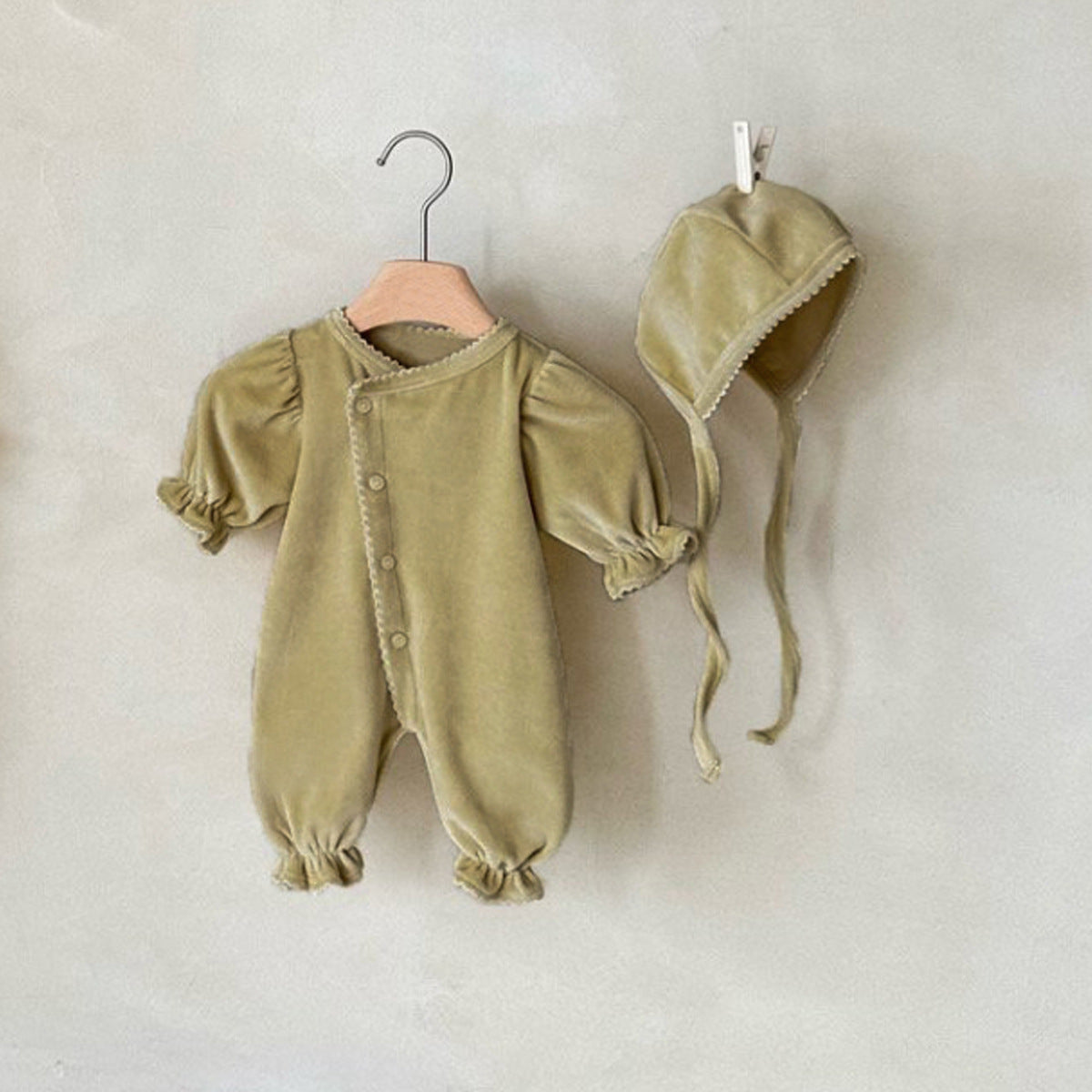 Long-style One-piece Romper With A Single Row Of Snaps For Babies