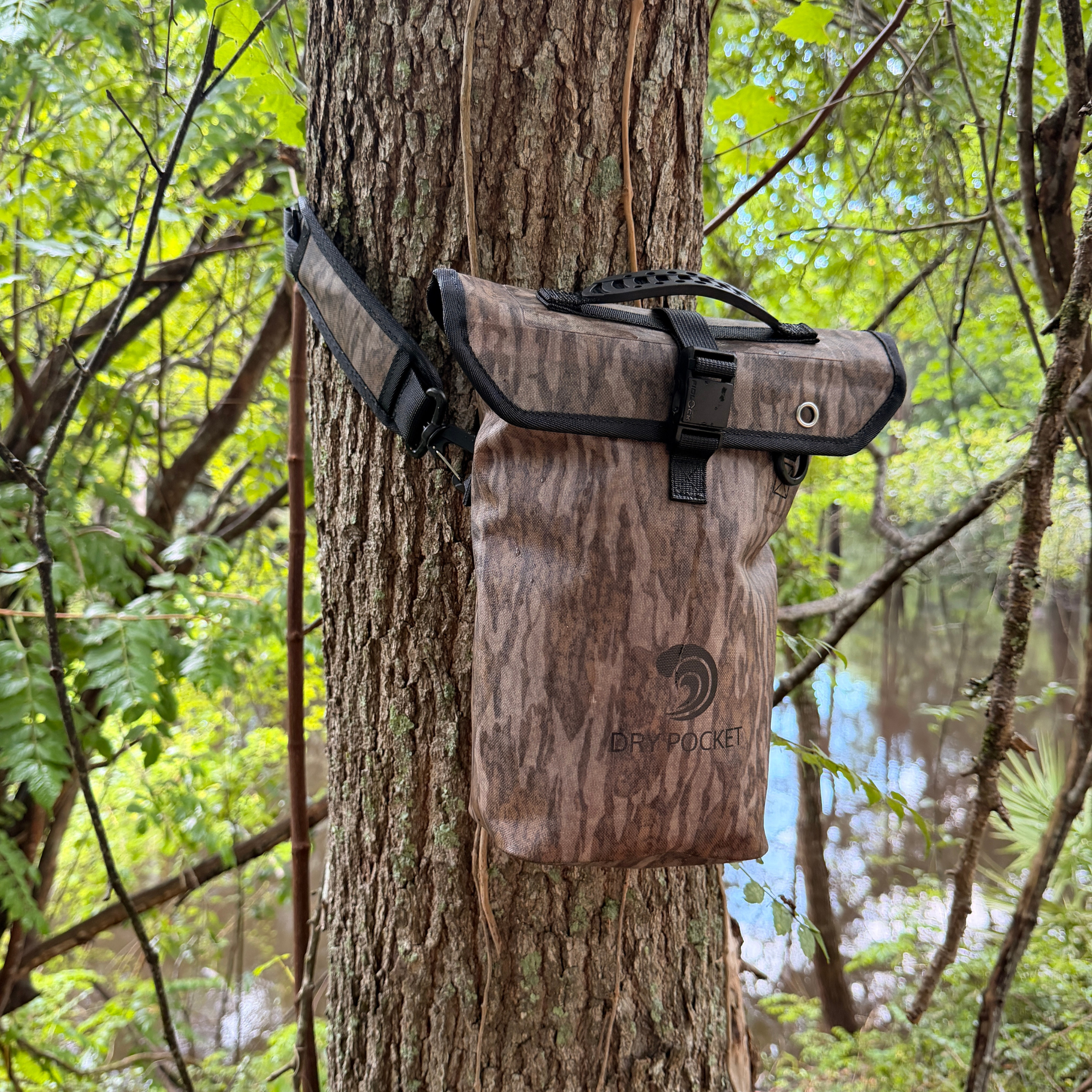 [SHIPS 1st WEEK OF SEPTEMBER] Shell Bag / Boating Bag - Bottomland Camo