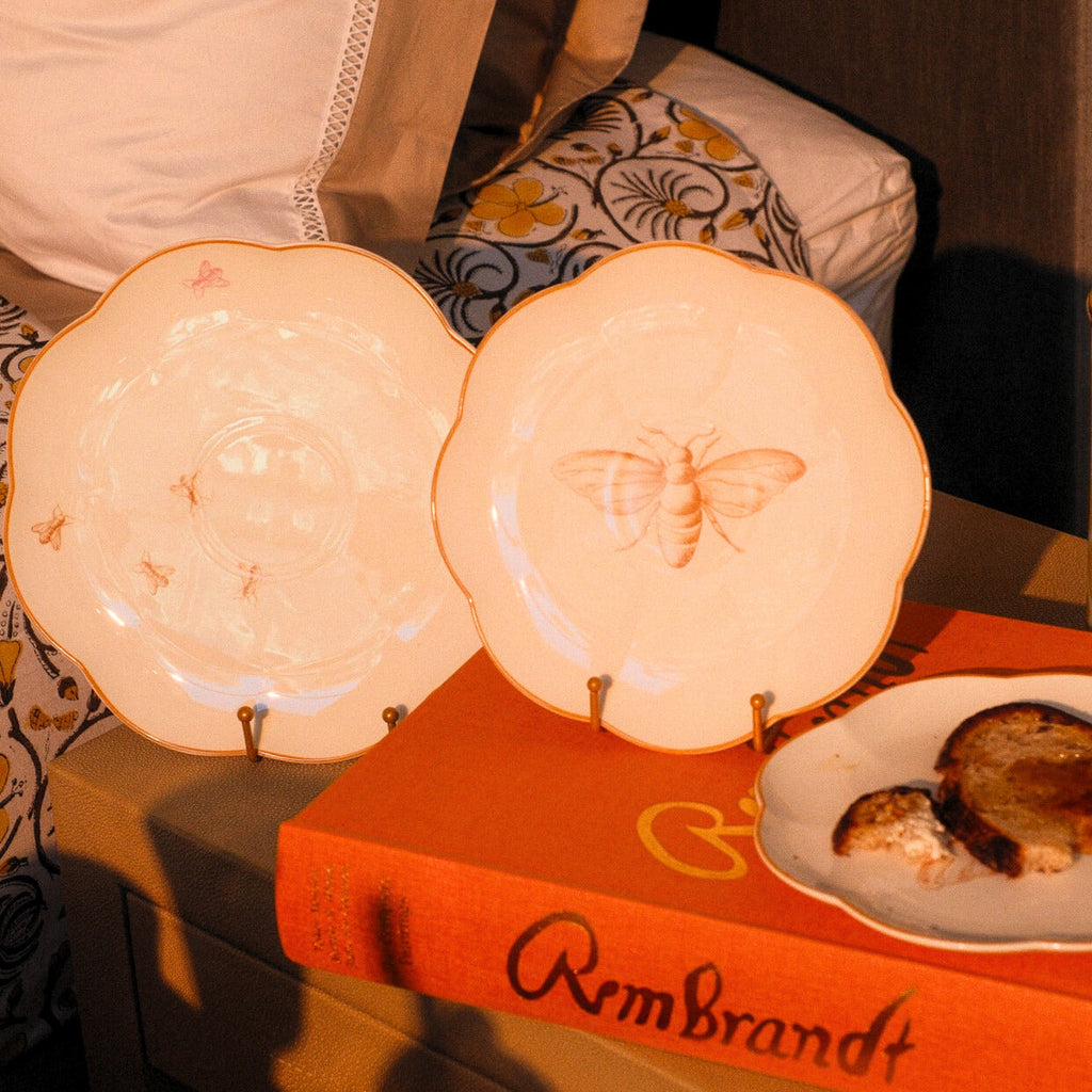 Bumble Voyage Scalloped Dinner Plate - Set of 4 (+1 Bonus Plate)