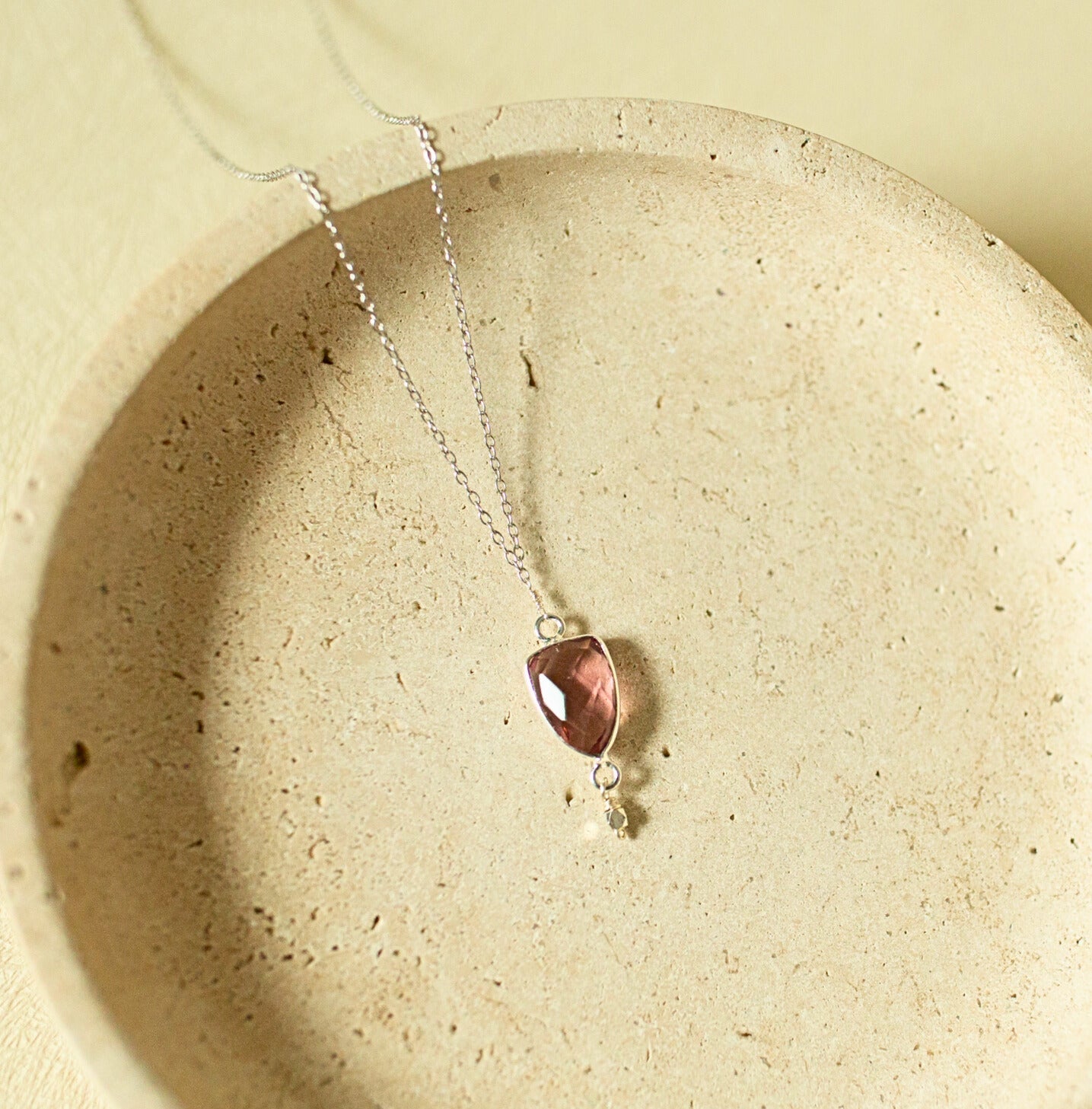 Rhodolite Garnet Silver Isla Necklace