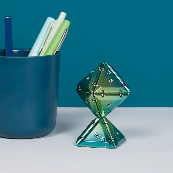 Speks Geode Magnetic Fidget Toy - Pyramid - Gamma