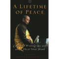 A Lifetime of Peace: Essential Writings by and about Thich Nhat Hanh - Paperback