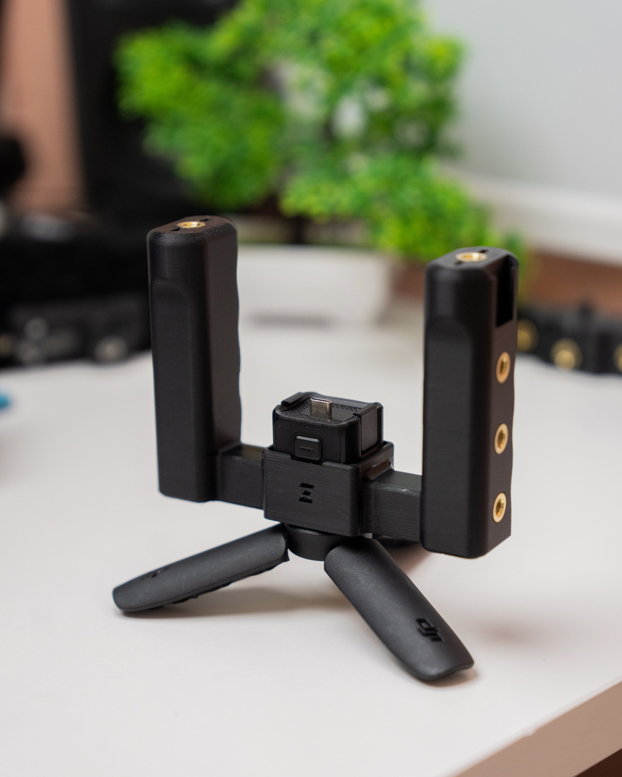 Grip Rig 2 for DJI OSMO Pocket 3 & 4 | Mount Your Phone, Mics, Lights