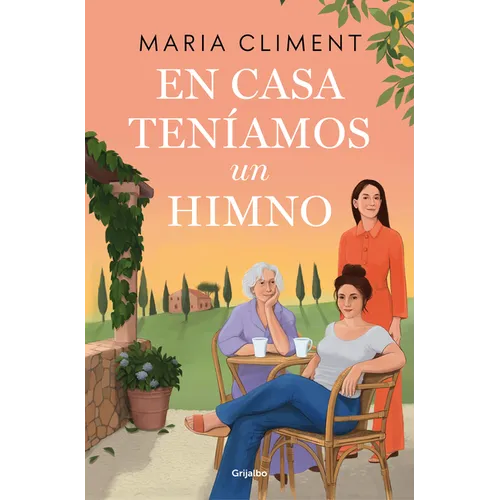 En Casa Teníamos Un Himno / At Home We Had an Anthem - Paperback