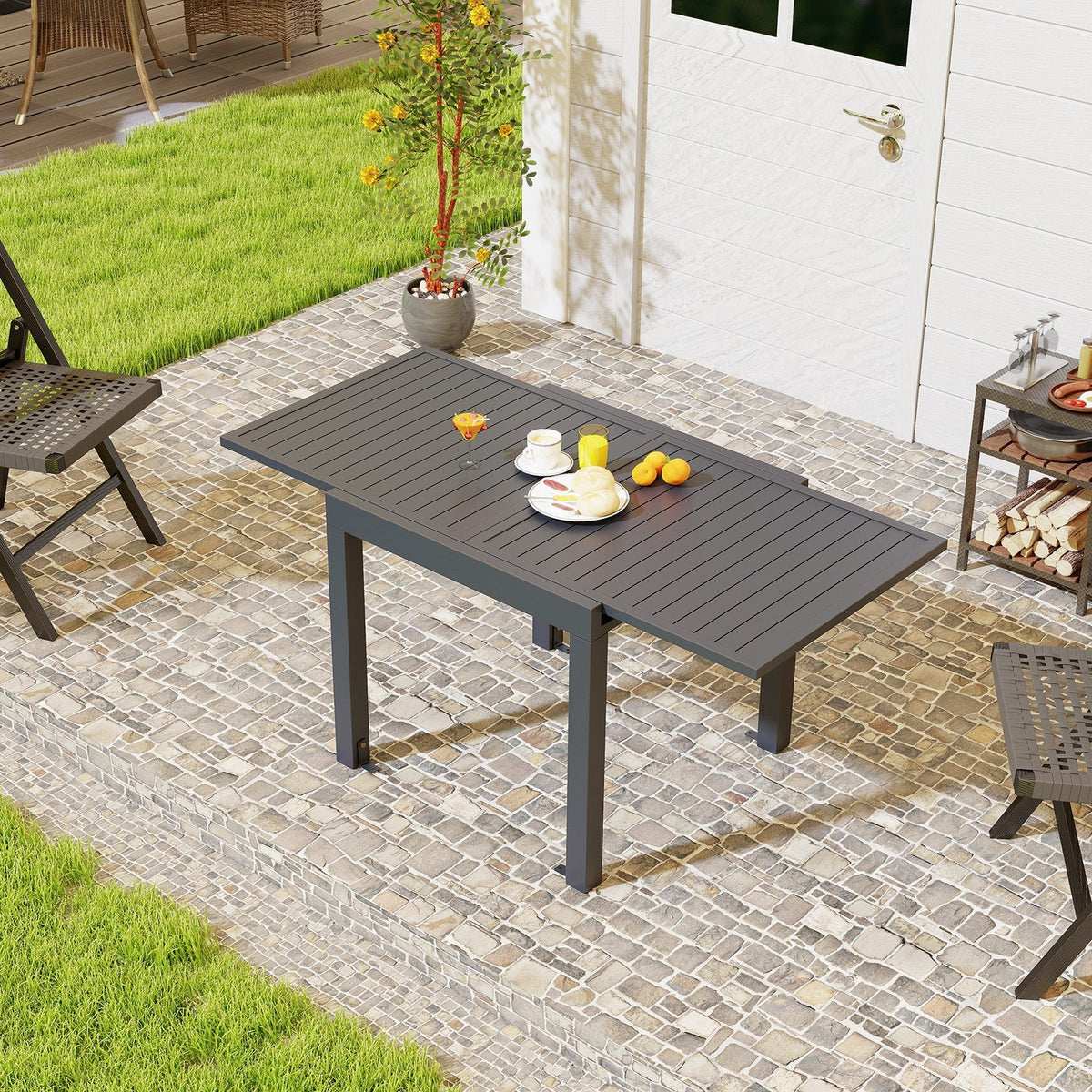 Expandable Patio Dining Table for 4-6 People