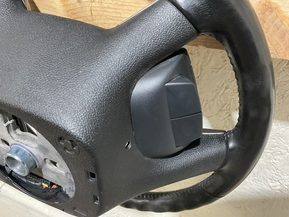 GM Ebony Steering Wheel (25849482) Leather w/ Cruise | Express / Savana 2008–2020 | OEM Used