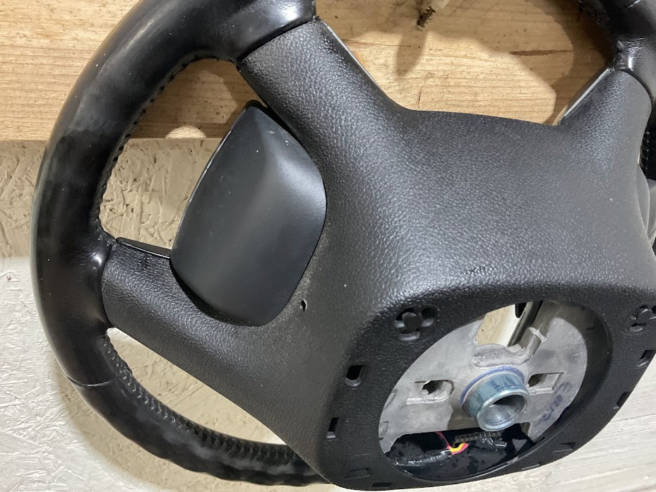 GM Ebony Steering Wheel (25849482) Leather w/ Cruise | Express / Savana 2008–2020 | OEM Used
