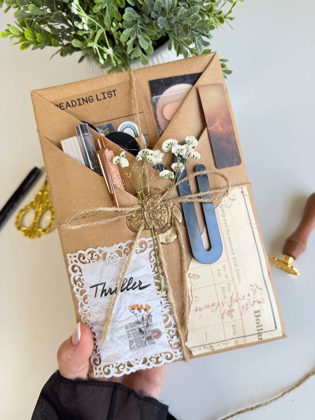 Blind Date with a Book | Mystery Book Box Gift for Book Lovers (Please Read Description)