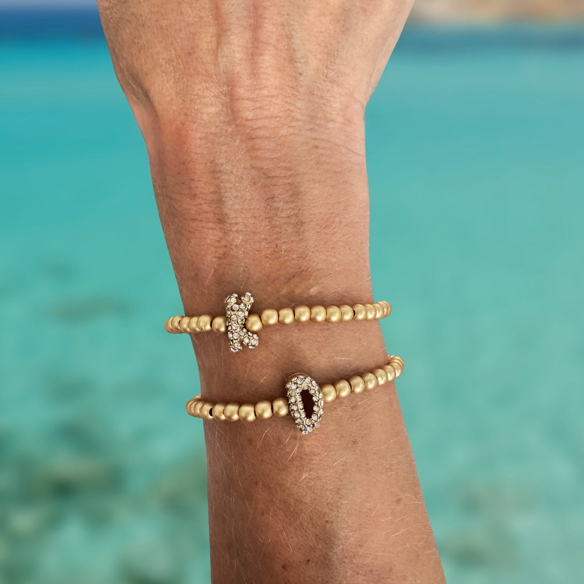 Bead bracelet with rhinestone inital