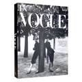 In Vogue: An Illustrated History of the World's Most Famous Fashion Magazine - Hardcover