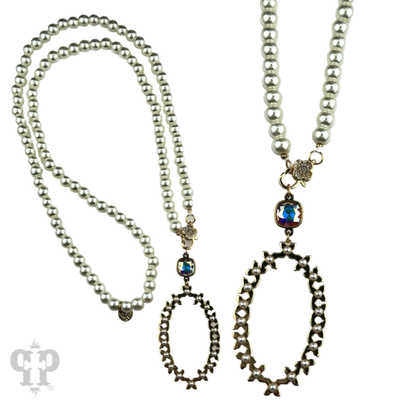 Long pearl bead necklace with shiny metal pendant with crystals from Swarovski®
