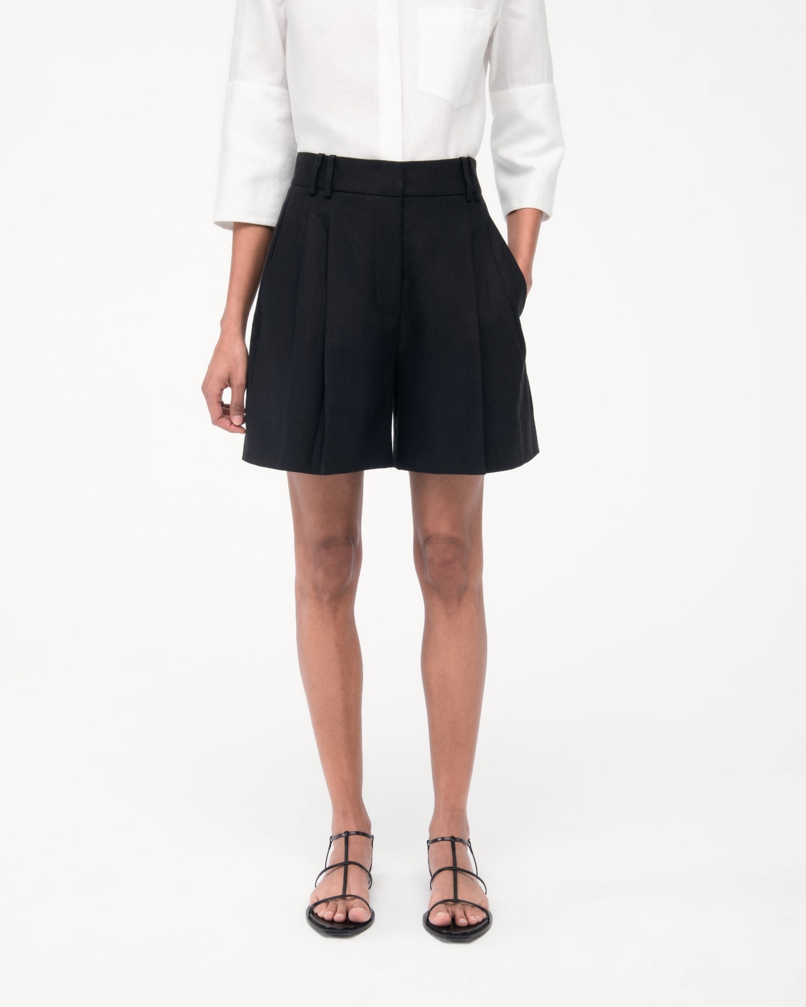 Linen Pleated Short | Black