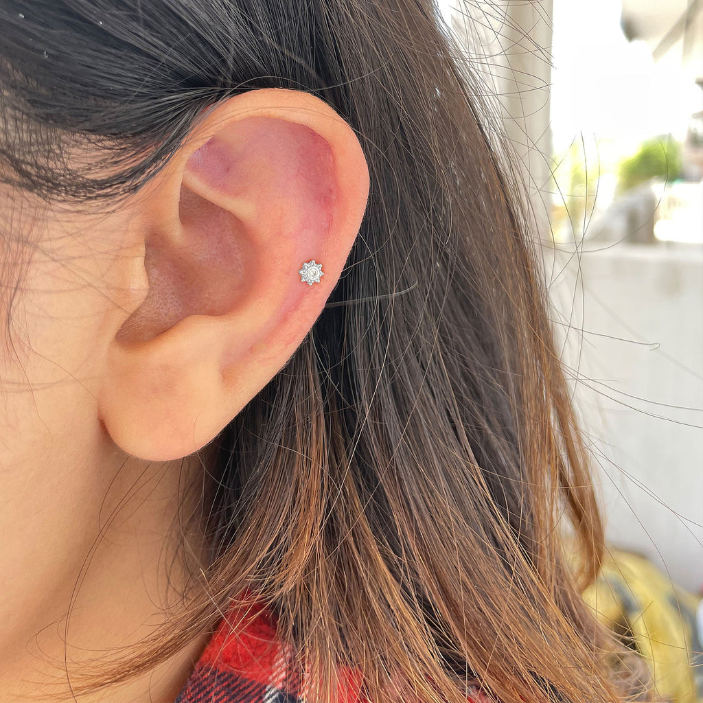 Minimal Diamond Cartilage Earring Stud with Flat Back