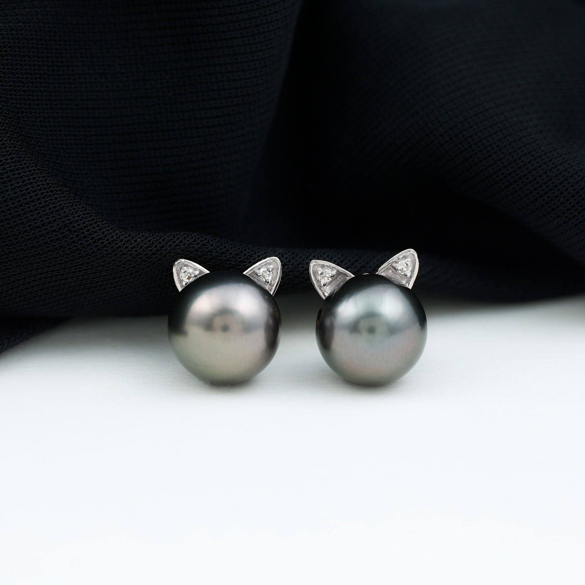 Natural Black Pearl Hello Kitty Earring with Certificate