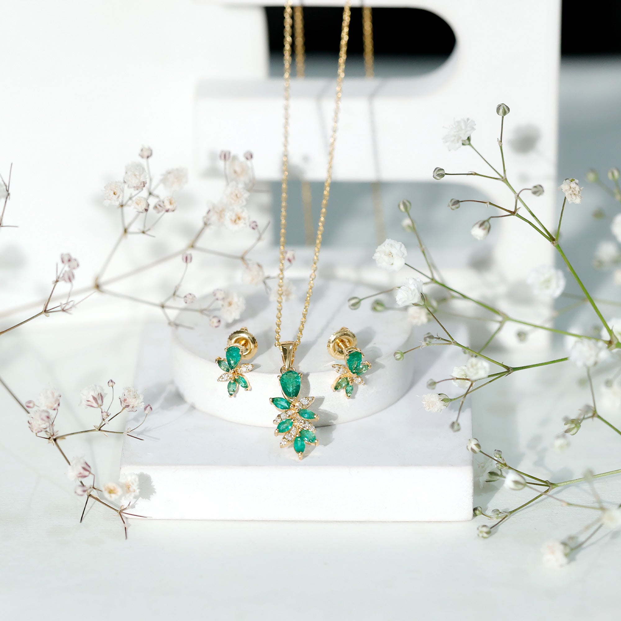 Nature Inspired Emerald and Diamond Dangle jewelry Set
