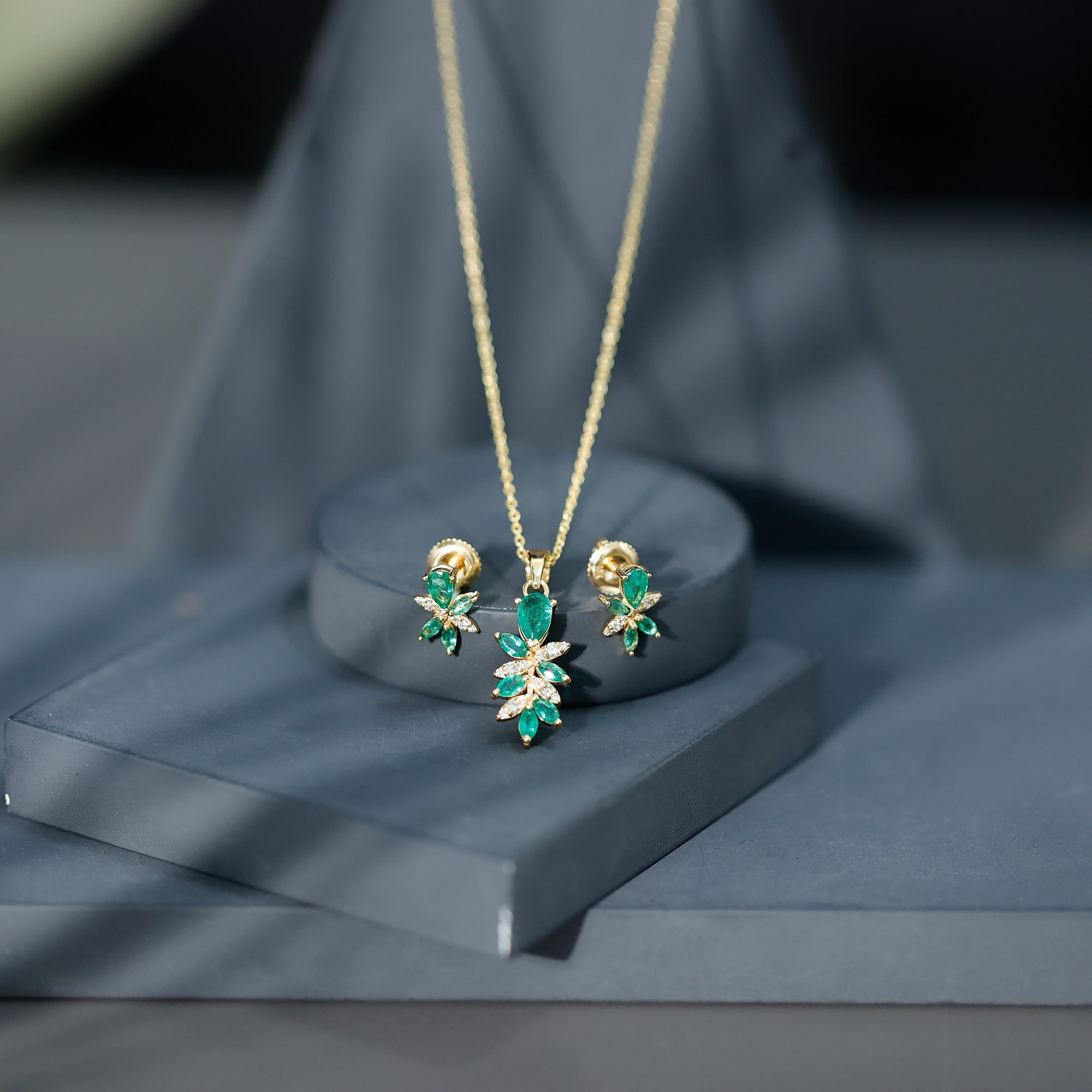 Nature Inspired Emerald and Diamond Dangle jewelry Set