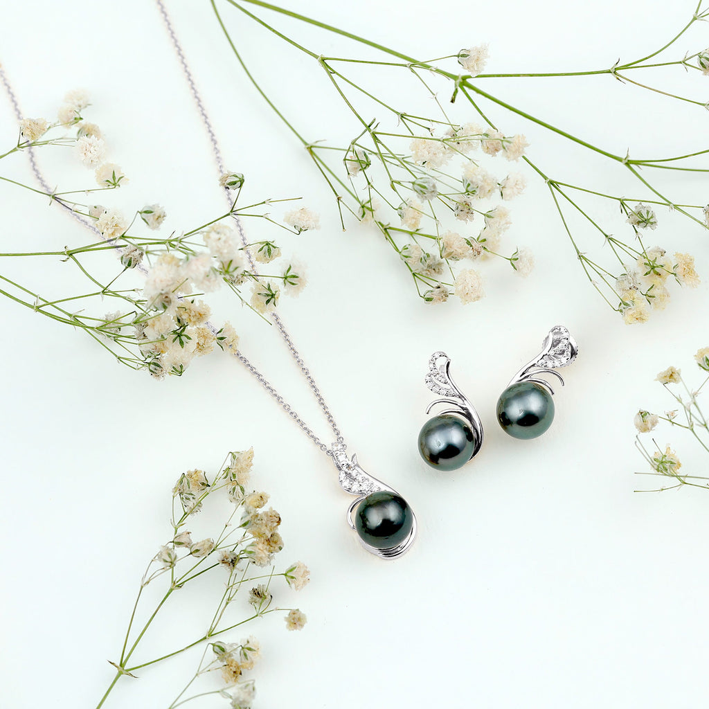 Designer Tahitian Black Pearl Necklace and Earrings Set with Diamond