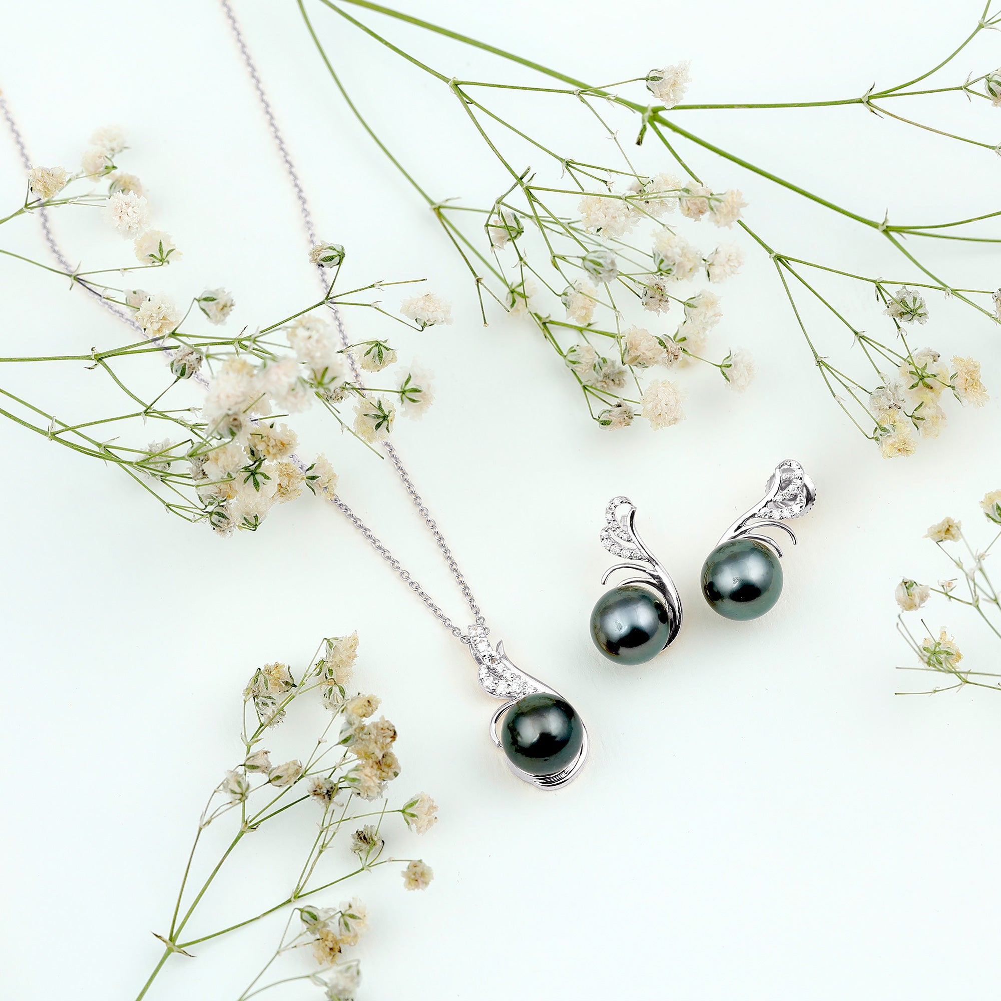 Designer Tahitian Black Pearl Necklace and Earrings Set with Diamond