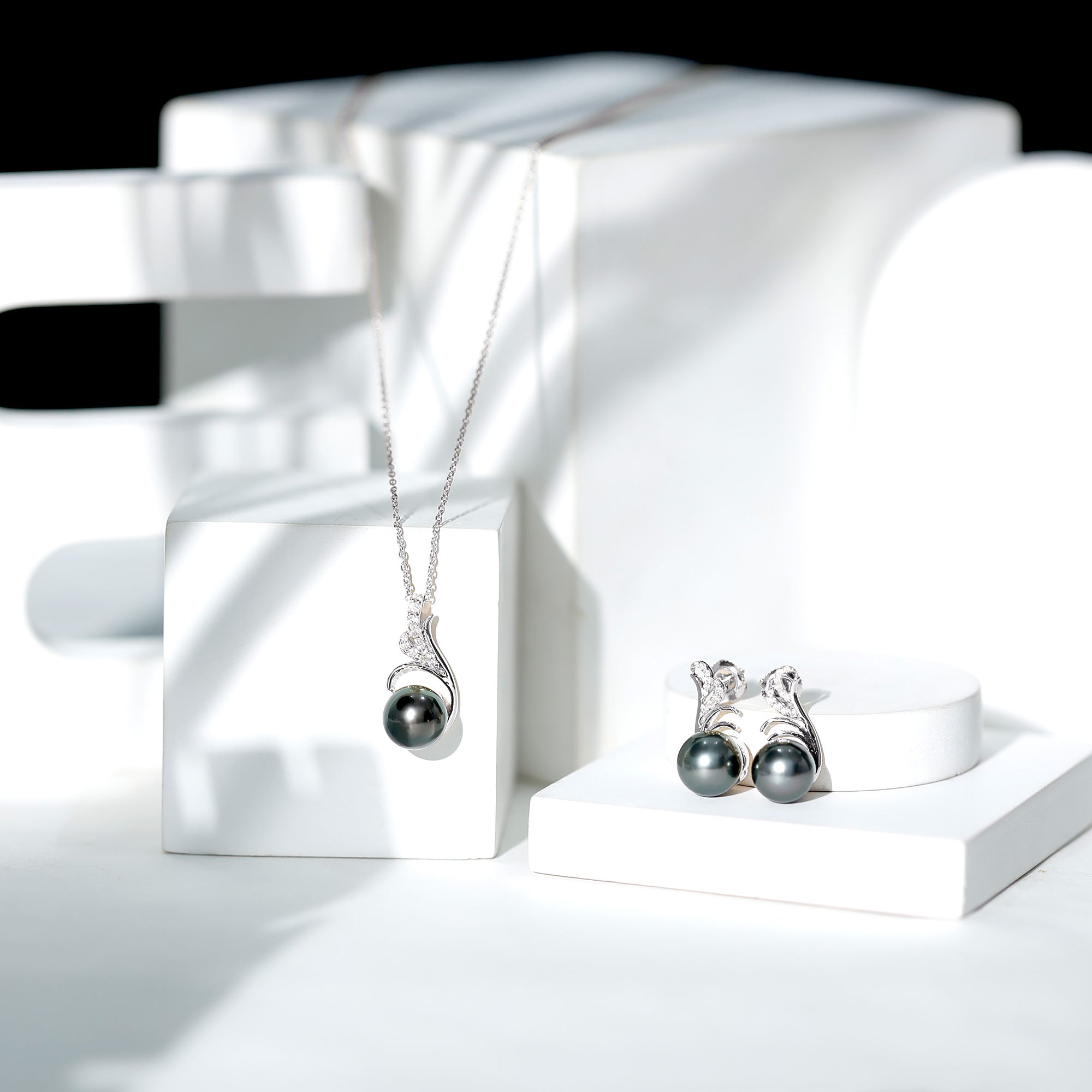 Designer Tahitian Black Pearl Necklace and Earrings Set with Diamond