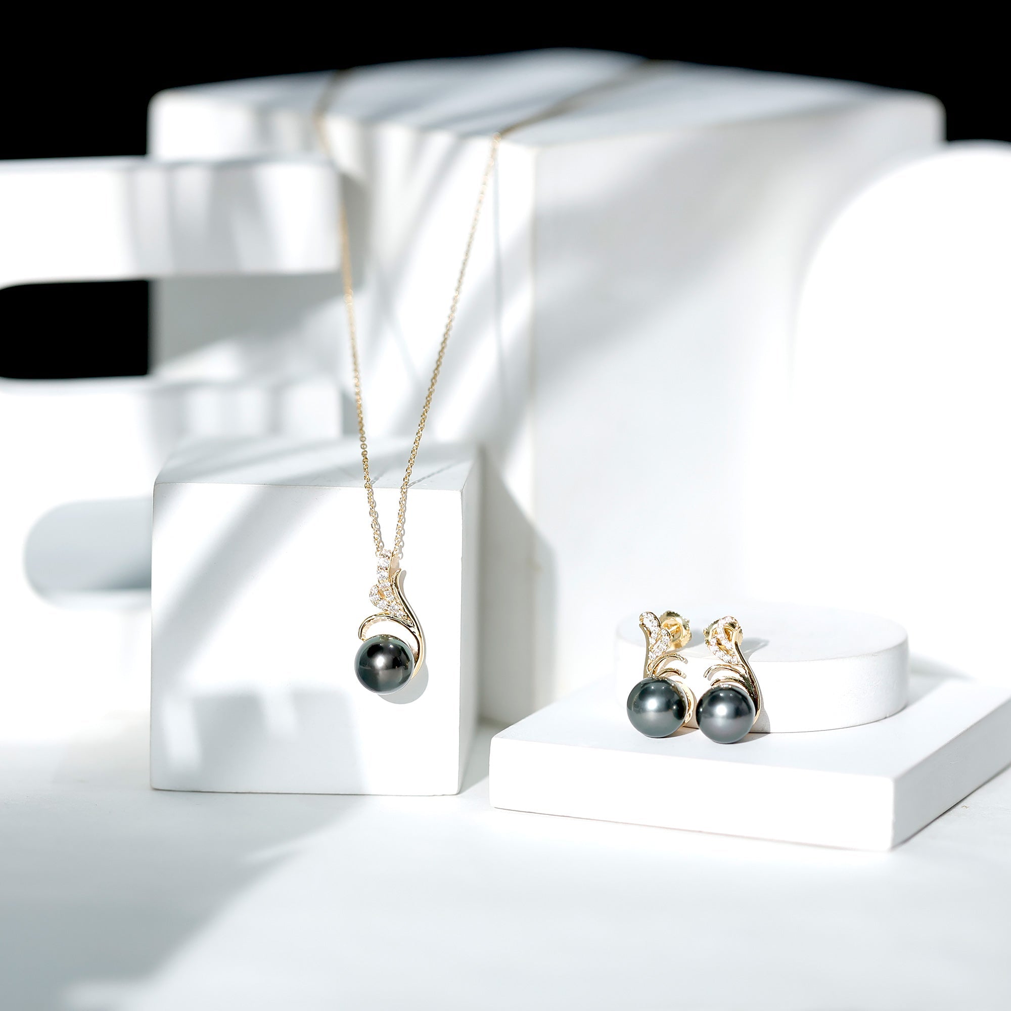 Designer Tahitian Black Pearl Necklace and Earrings Set with Diamond