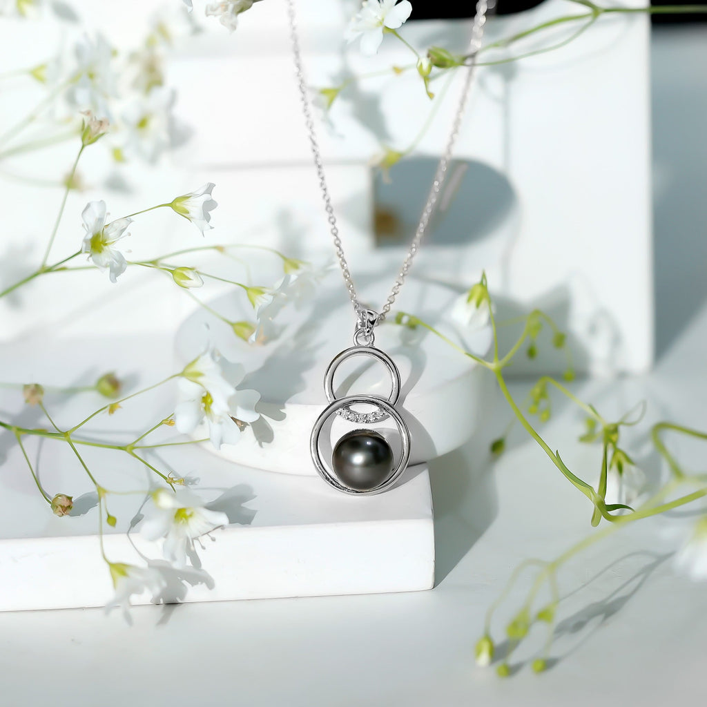 Handpicked Black Pearl Circle Necklace with Diamond