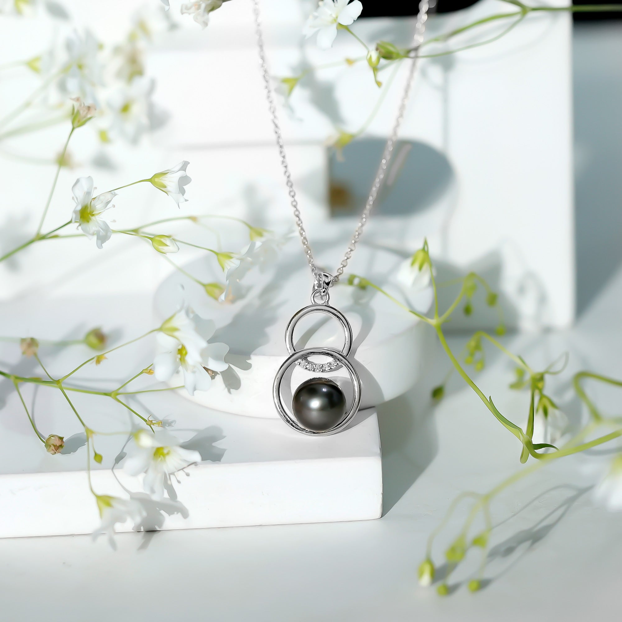 Handpicked Black Pearl Circle Necklace with Diamond