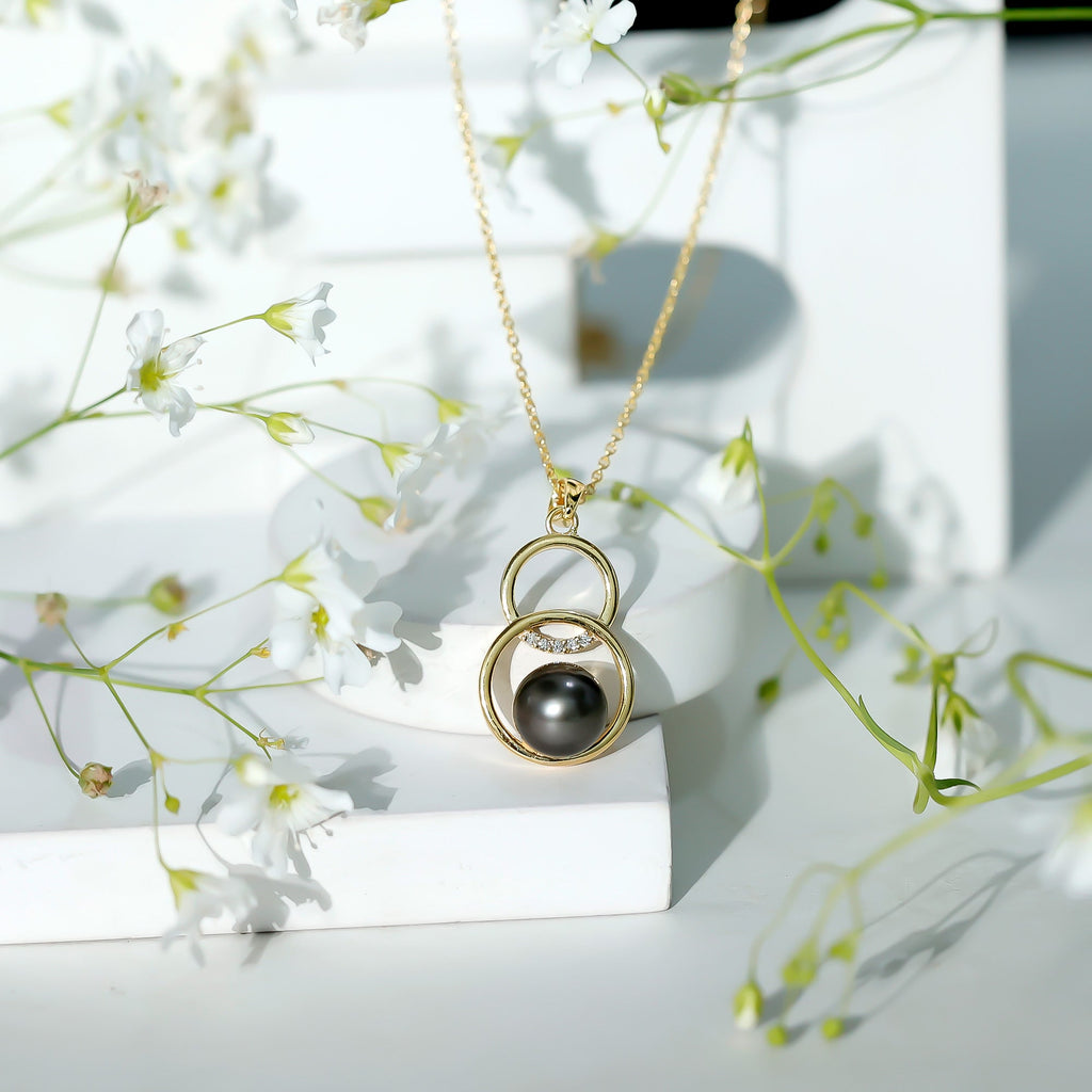 Handpicked Black Pearl Circle Necklace with Diamond