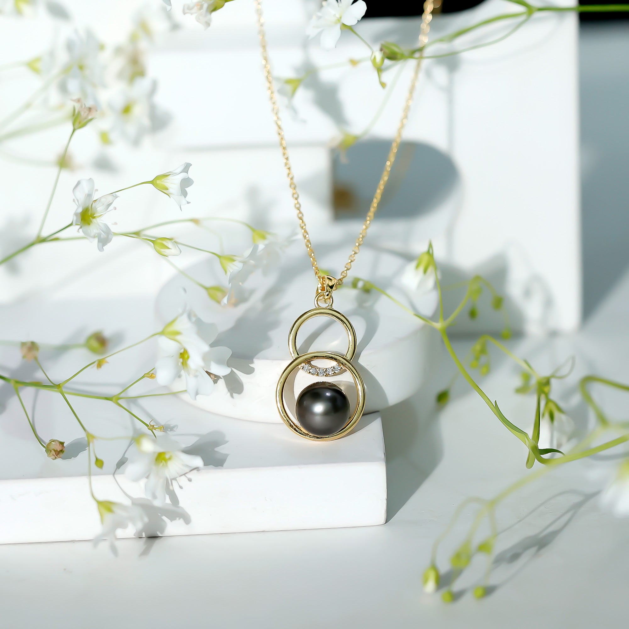 Handpicked Black Pearl Circle Necklace with Diamond