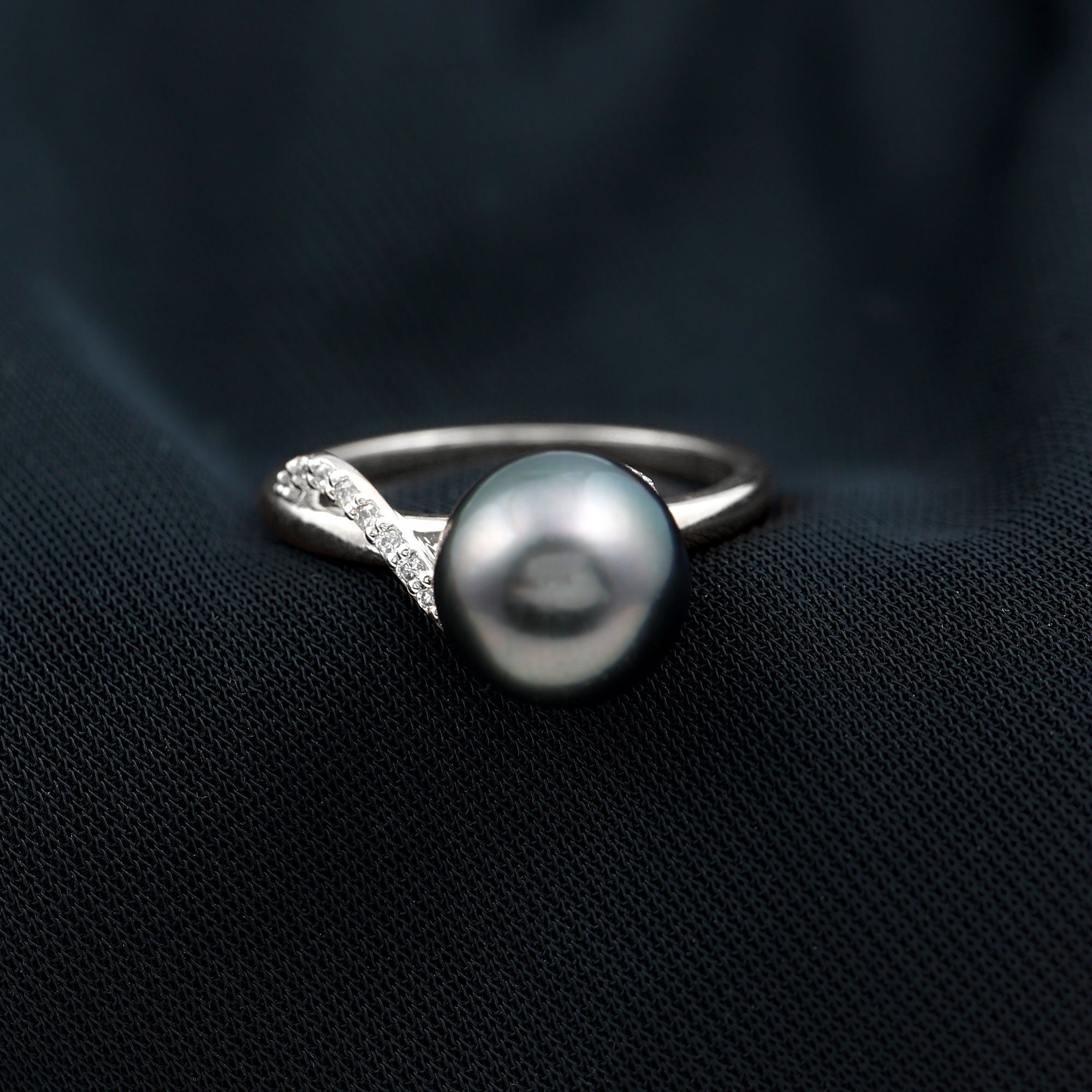8 Carat Tahitian Pearl Solitaire Engagement Ring with Diamond