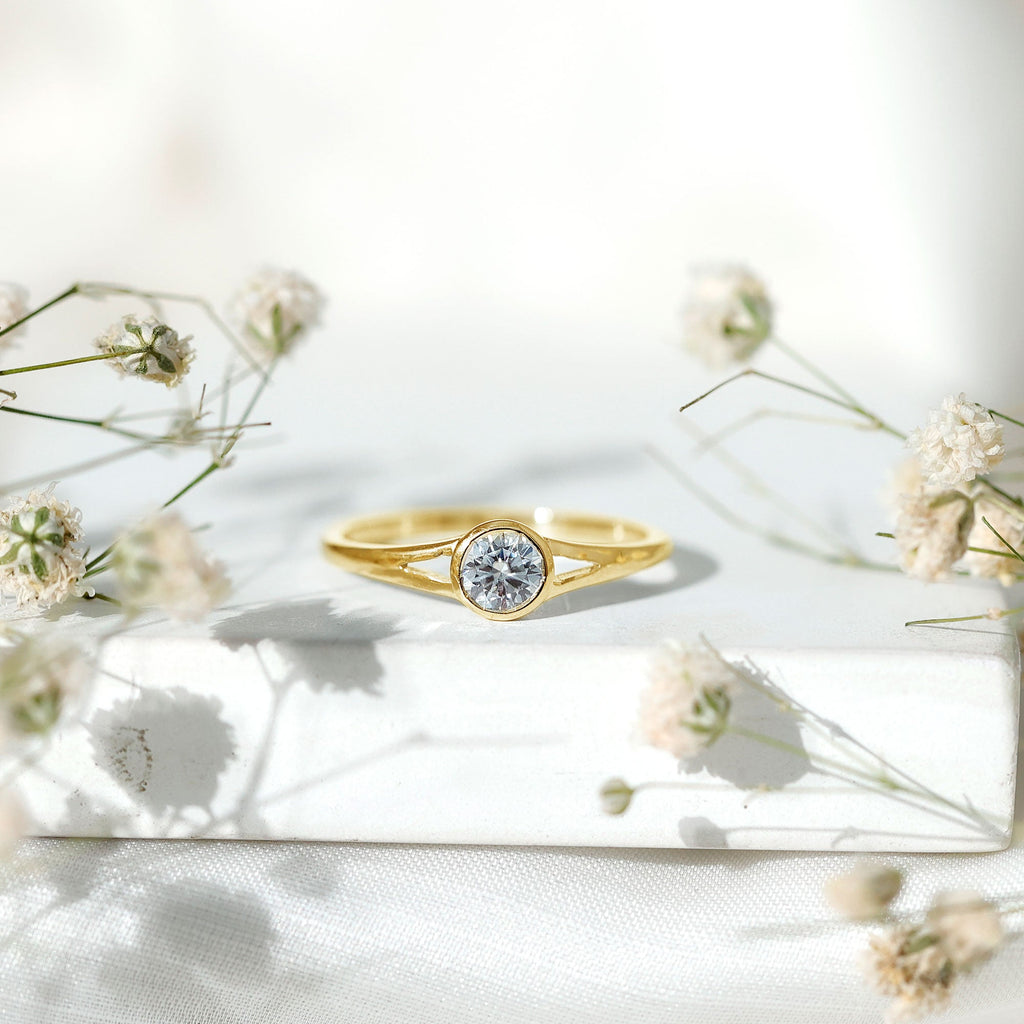 0.5 Carat Moissanite Solitaire Promise Ring in Split Shank