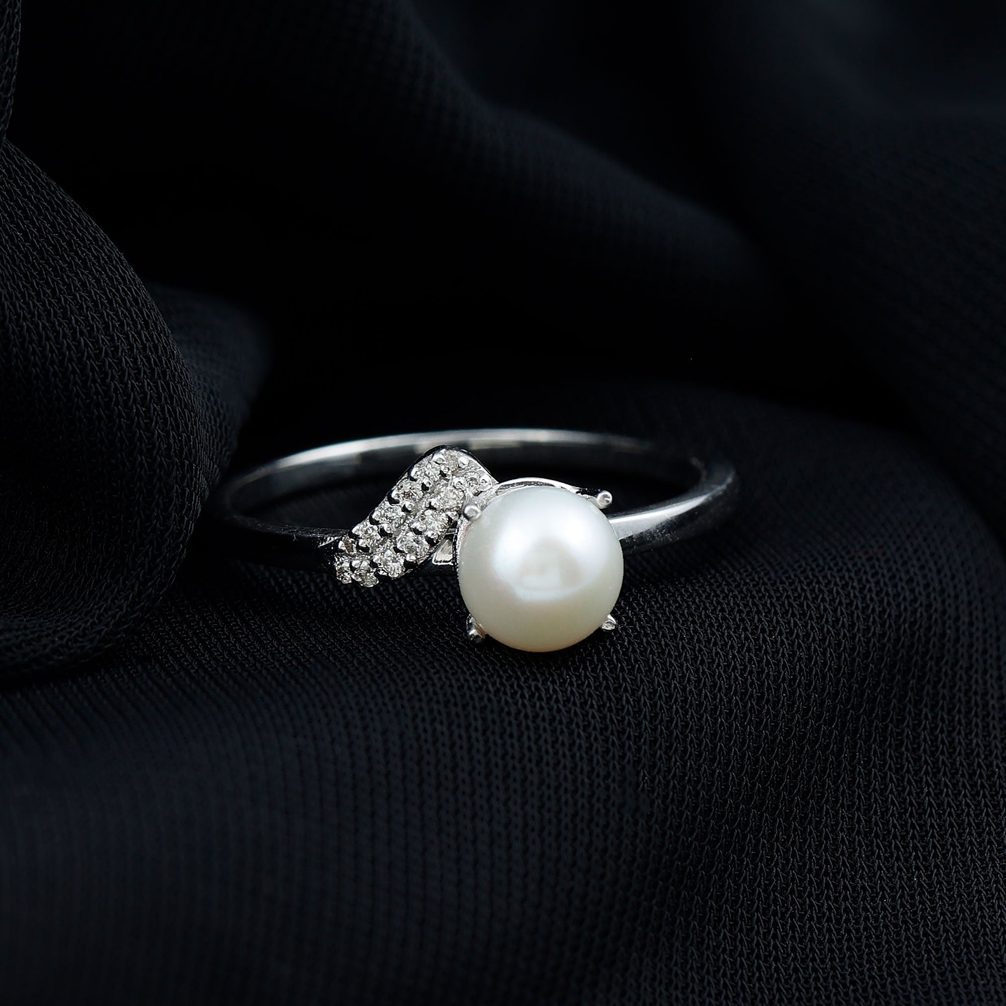 Cultured 3 Carat Freshwater Pearl Solitaire Engagement Ring with Diamond