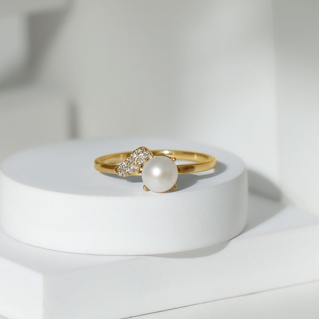 Cultured 3 Carat Freshwater Pearl Solitaire Engagement Ring with Diamond