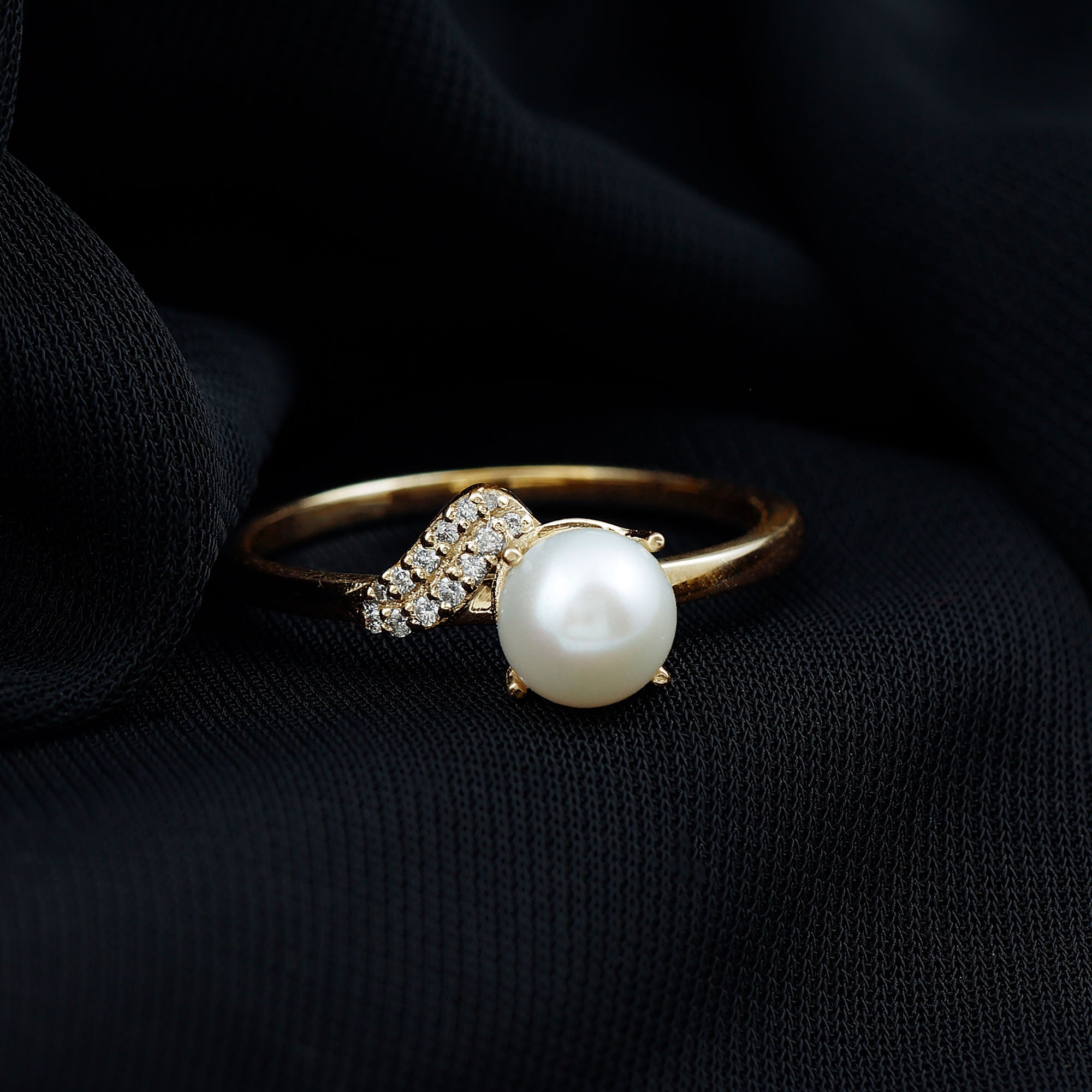 Cultured 3 Carat Freshwater Pearl Solitaire Engagement Ring with Diamond