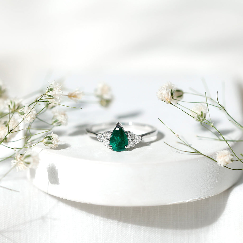 0.6 Carat AAA Quality Pear Shape Emerald Teardrop Engagement Ring with Diamond