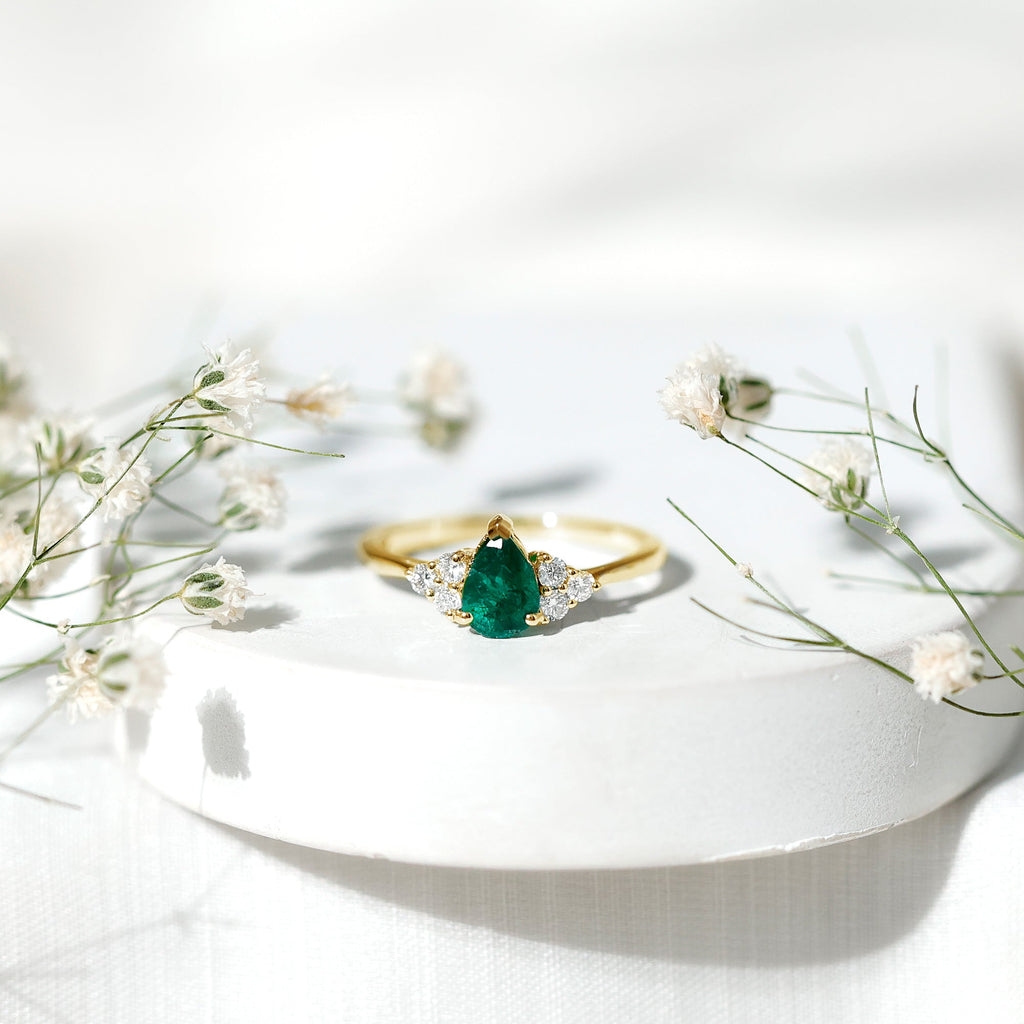 0.6 Carat AAA Quality Pear Shape Emerald Teardrop Engagement Ring with Diamond