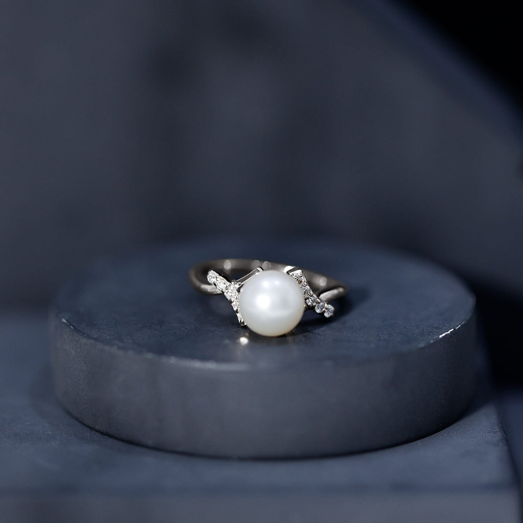 Pure Freshwater Pearl Solitaire Crossover Ring with Diamond