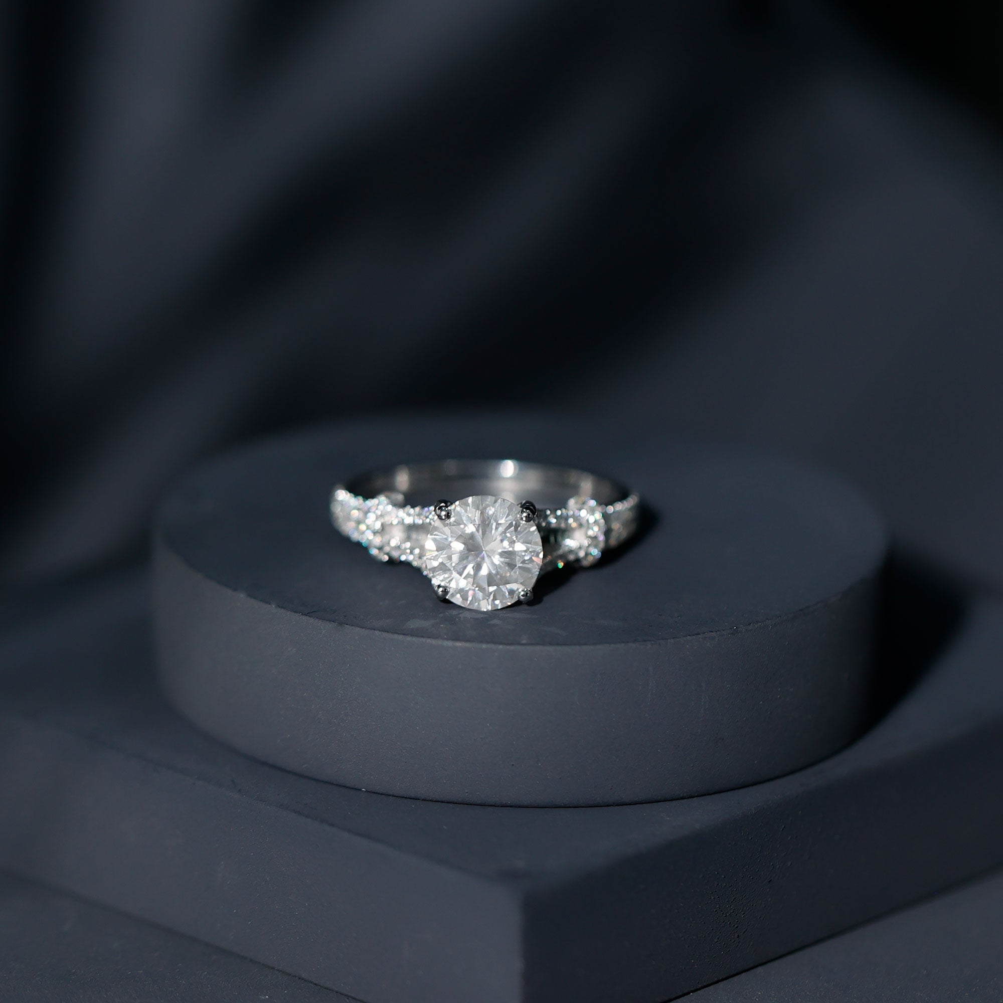 Round Shape Moissanite Solitaire Engagement Ring in Split Shank