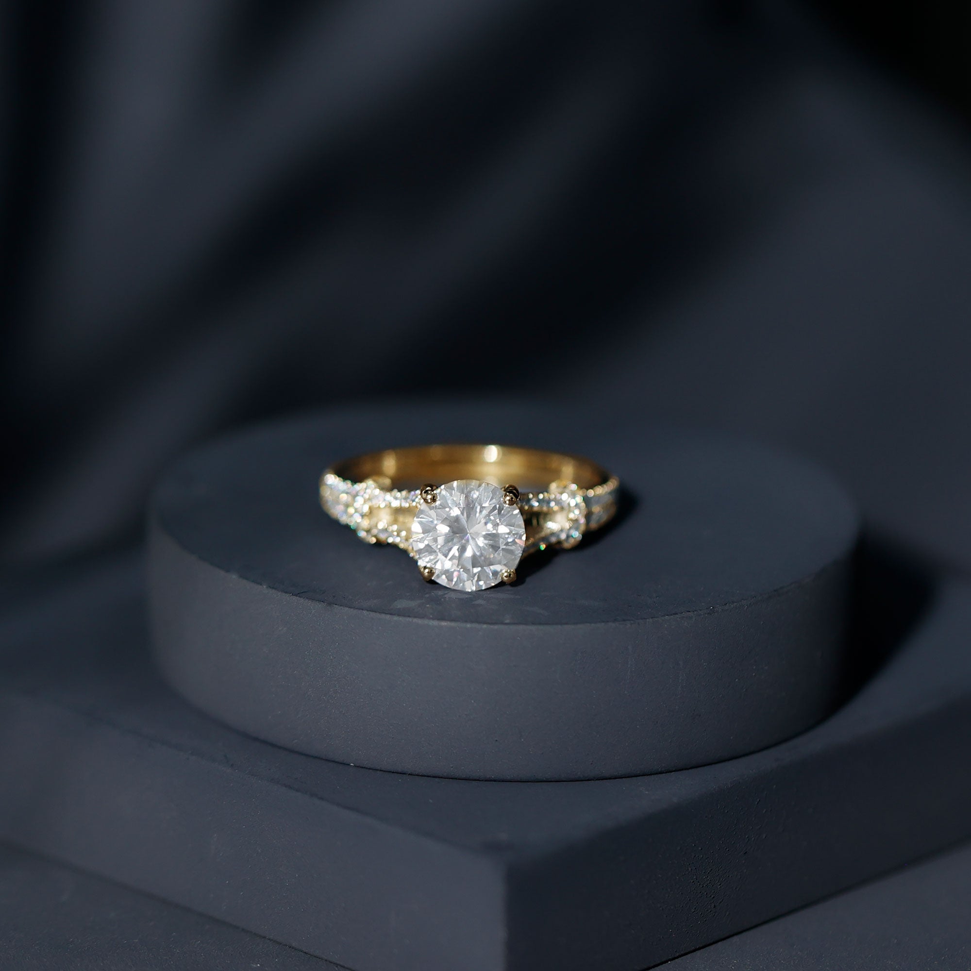 Round Shape Moissanite Solitaire Engagement Ring in Split Shank