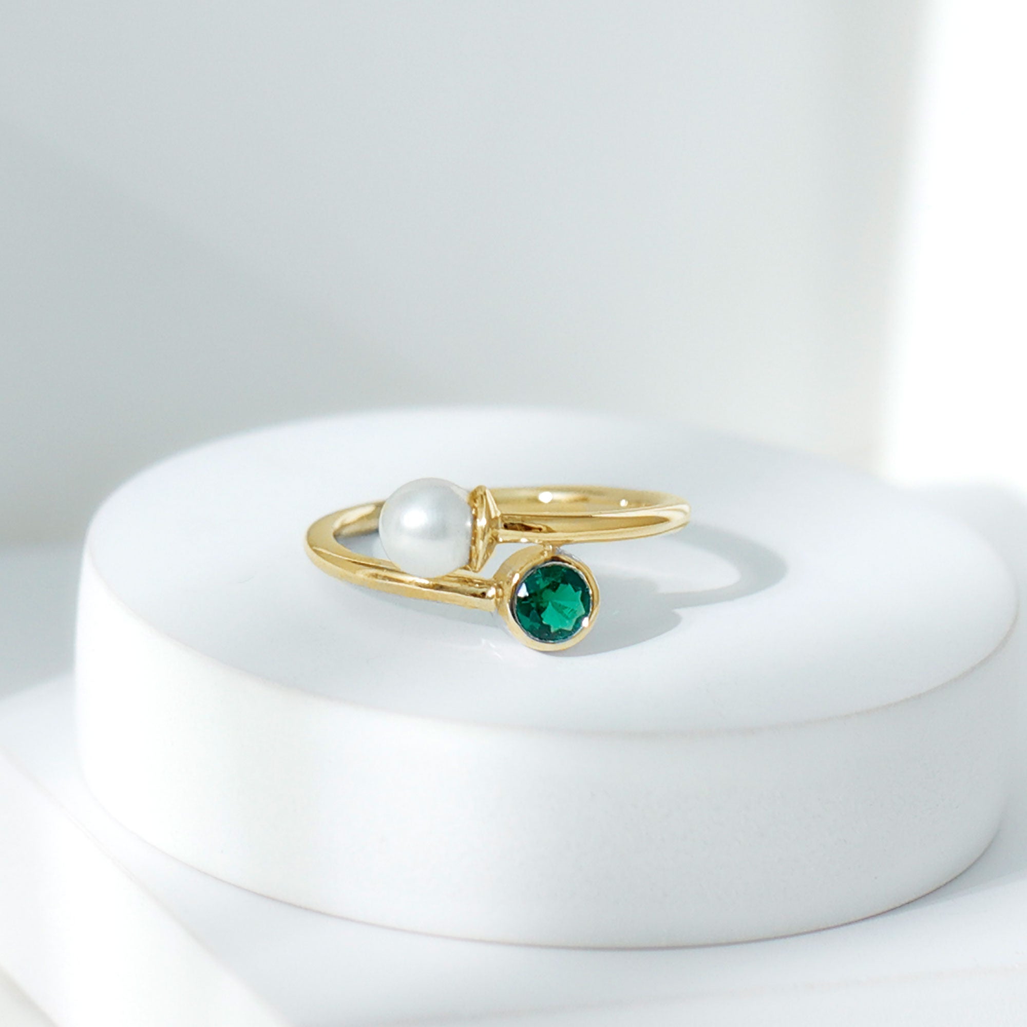 Natural Freshwater Pearl Toi Et Moi Promise Ring with Lab Emerald