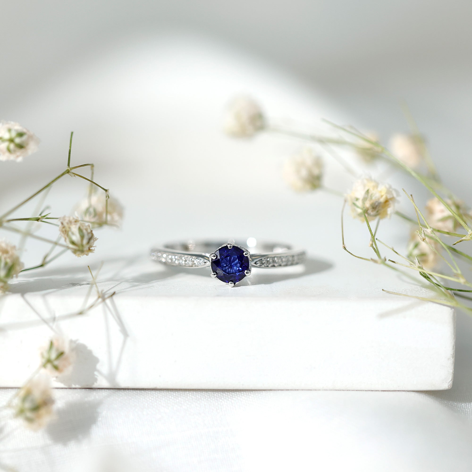 Natural 0.9 Carat Blue Sapphire Engagement Ring with Diamond