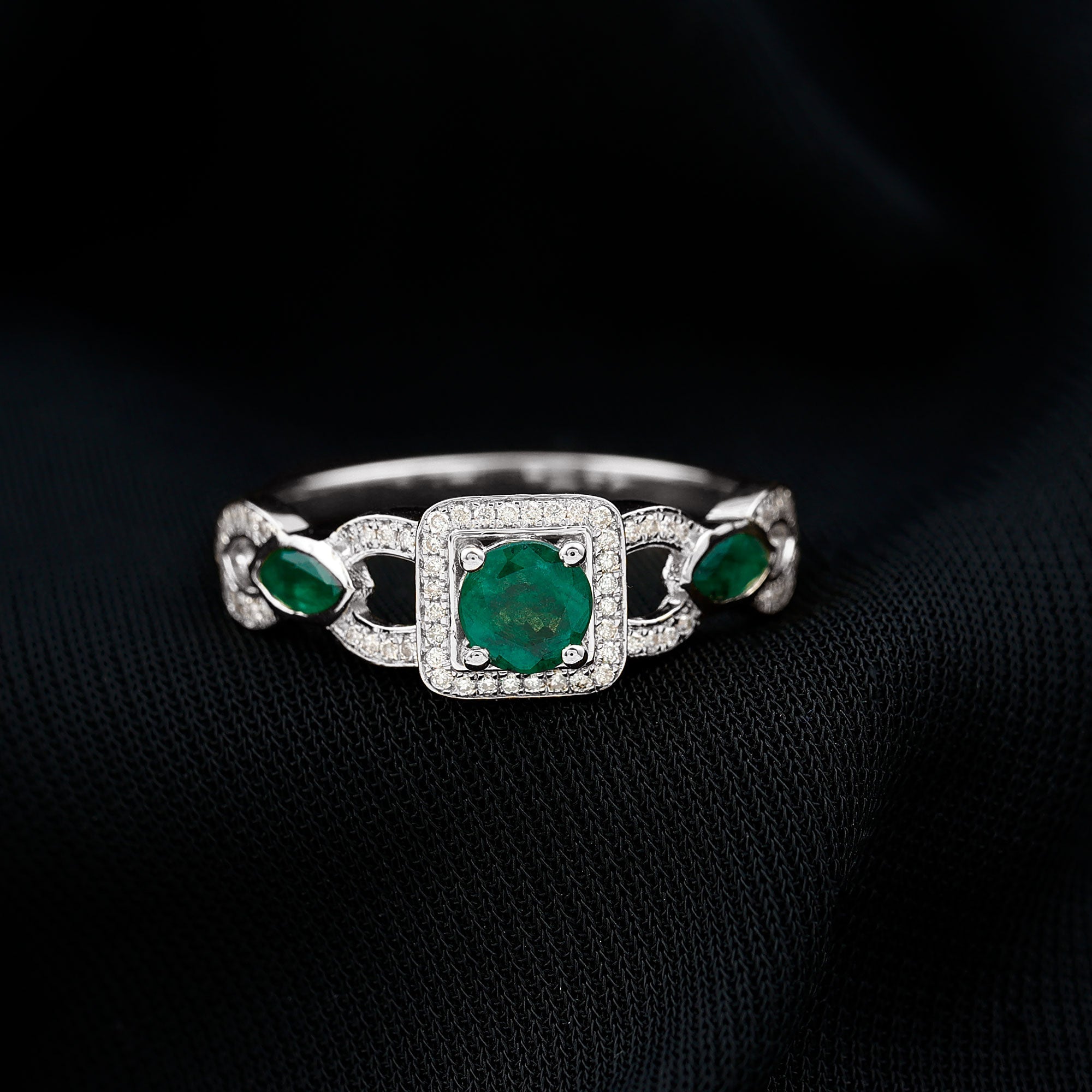 Vintage Style Emerald and Diamond Engagement Ring for Women