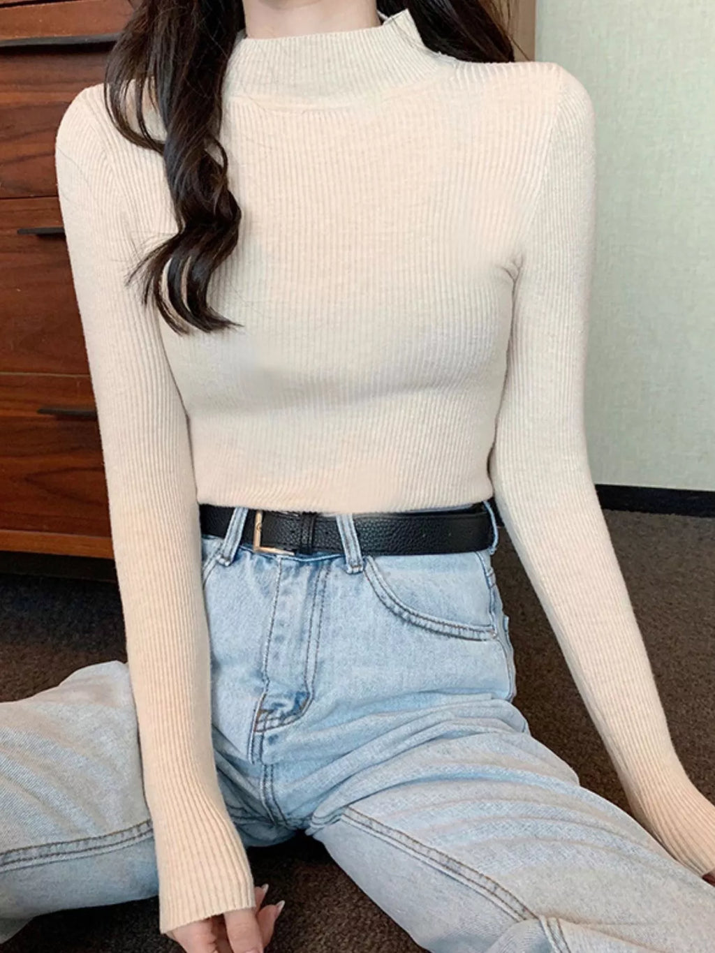Elegant Slim-Fit Ribbed Mock Neck Knit Top